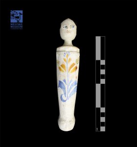 Dřevěná polychromovaná hračka